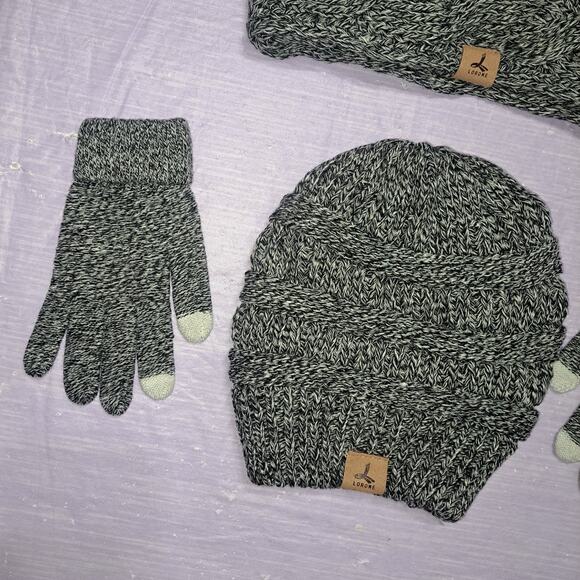 Ladies Black & White Warm Fleece Knit Winter Hat, Scarf & Touch Screen Glove Set - Picture 5 of 10